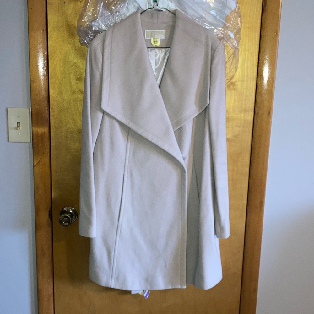 Michael Kors tan/Champagne color cashmere/wool blend coat. Women’s large